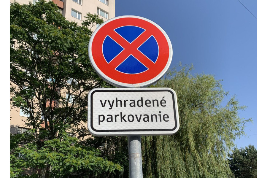 Značka Vyhradené parkovanie s označením ŠPZ komplet