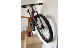 Držiak na bicykle na stenu za pedál, pozinkovaný