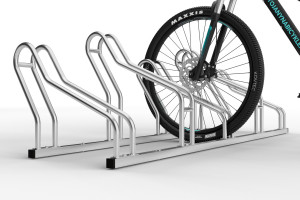 Stojan na 5 bicyklov ALFA MAXI do úzkych priestorov, pozinkovaný Stojan na 5 bicyklov ALFA MAXI do úzkych priestorov, pozinkovaný
